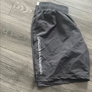 Under Armour Men's Gray Athletic Shorts